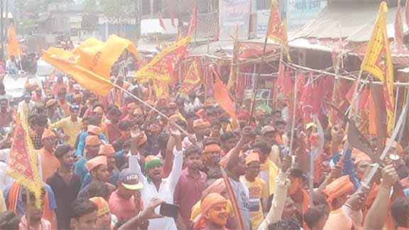 Large crowd of devotees throng Mahavir temple on Ram Navami in Patna